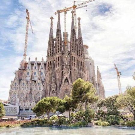 Appartamento Oasis Sagrada Familia Barcellona Esterno foto